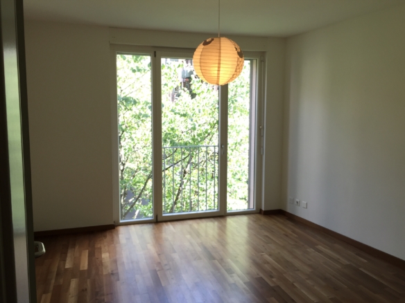 Bedroom with balcony access, 6-room apartment, Geneva