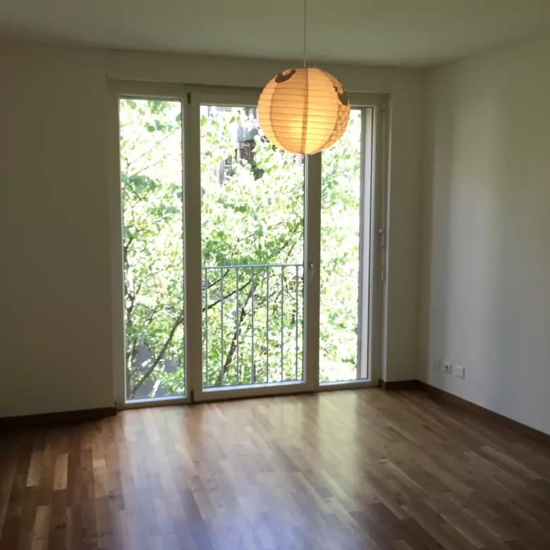 Bedroom with balcony access, 6-room apartment, Geneva