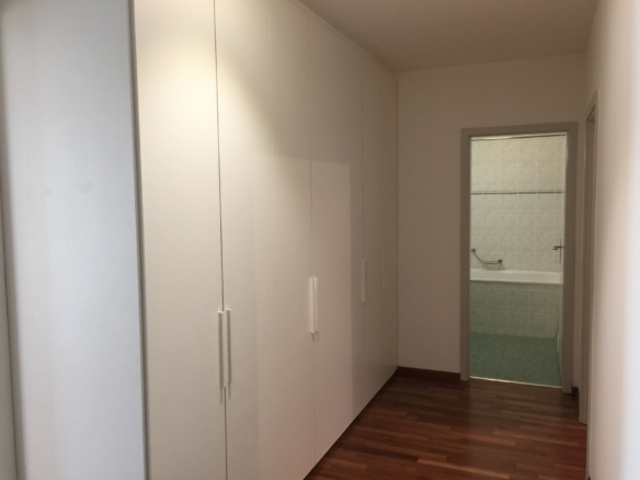 Hallway with dressing area and bathroom, 6-room apartment, Geneva