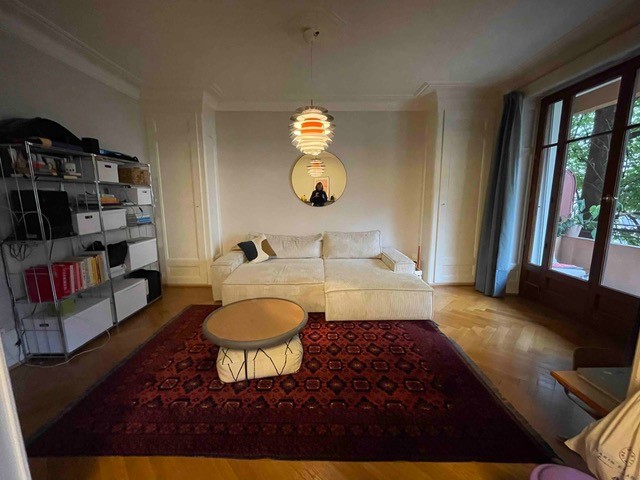 Furnished living room, cross-through 4.5-room apartment, Geneva