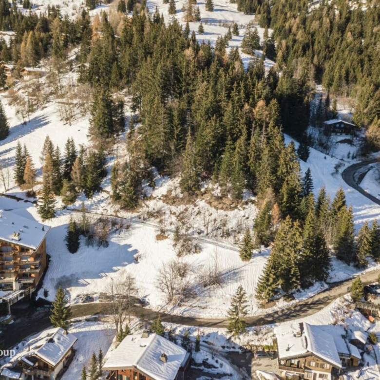 Magnificent building plot in the heart of the resort