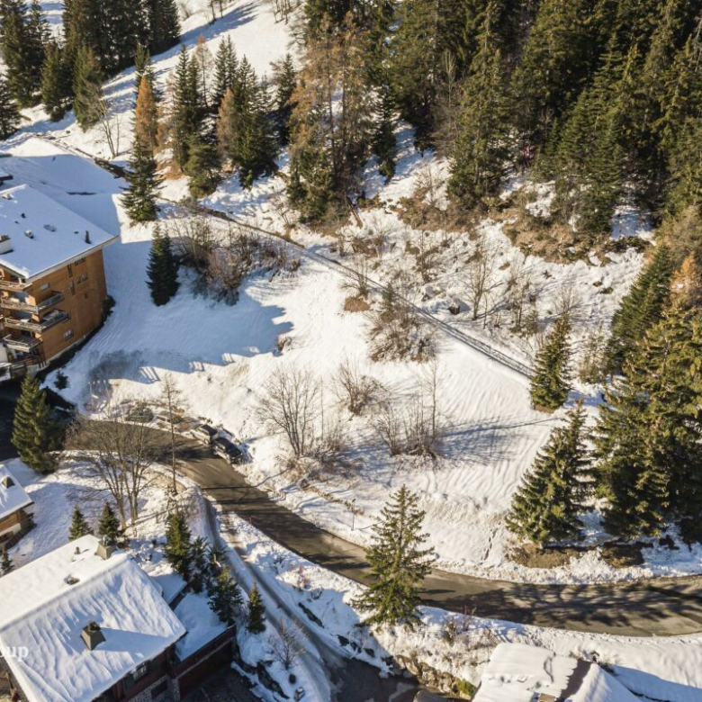 Magnificent building plot in the heart of the resort
