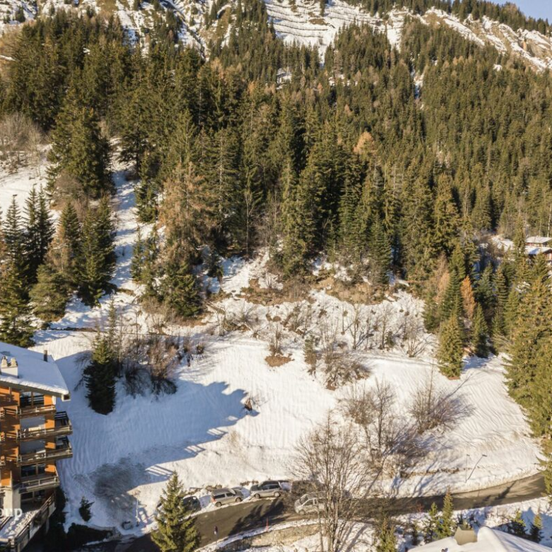 Magnificent building plot in the heart of the resort