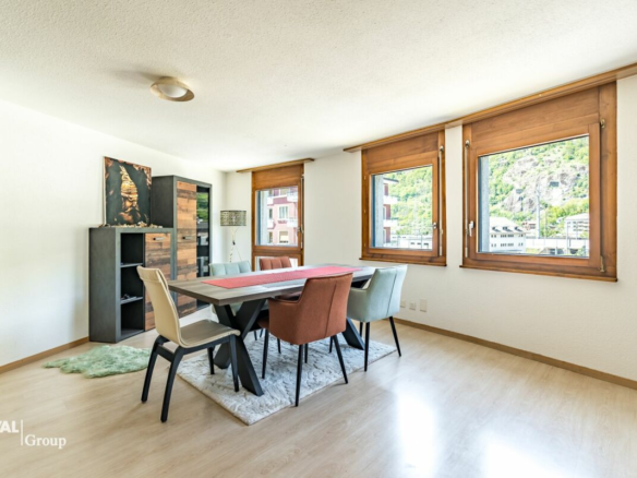 Wohnung in zentraler Lage mit zwei Balkonen und ausgezeichneter Helligkeit