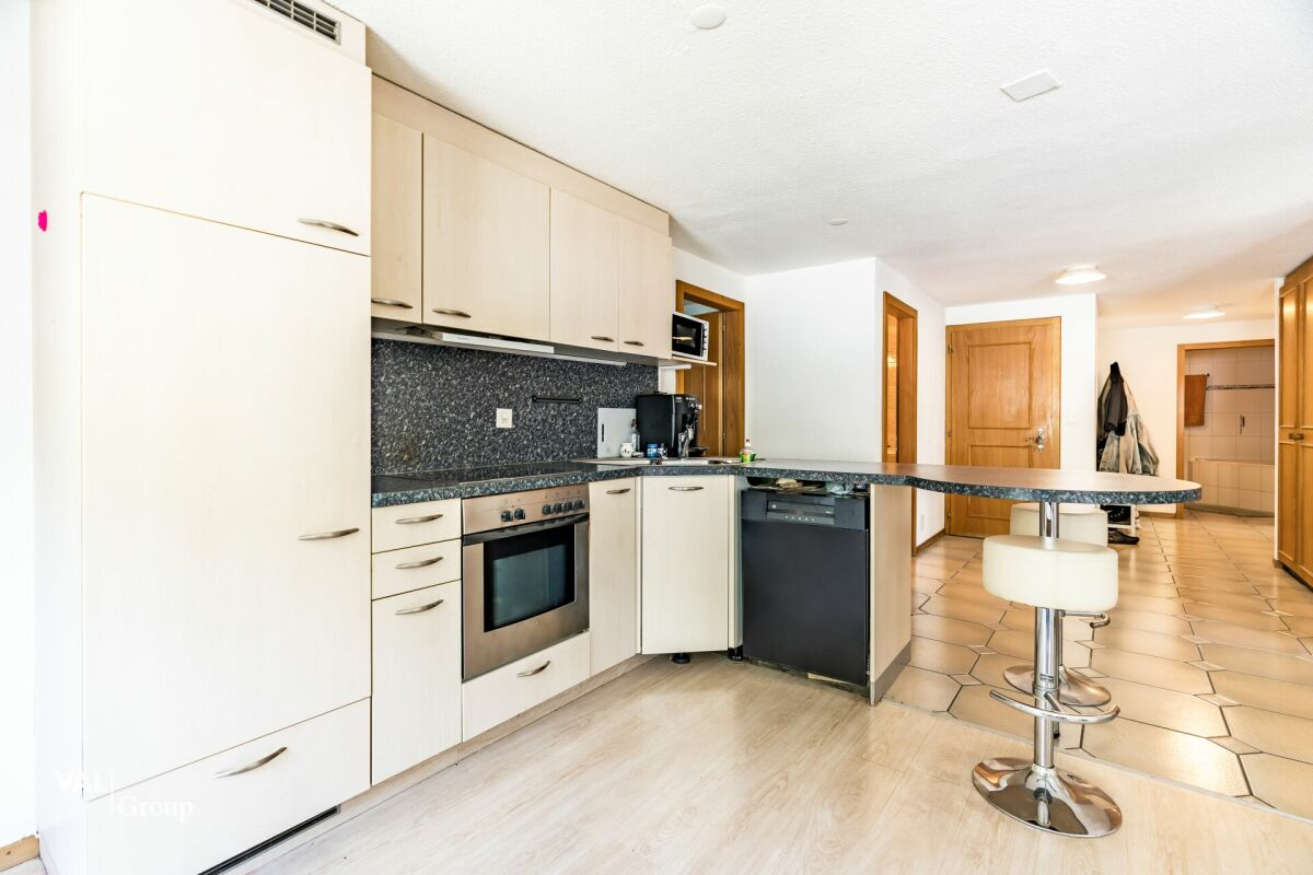 Appartement situé en plein centre-ville, doté de deux balcons et bénéficiant d'une belle luminosité
