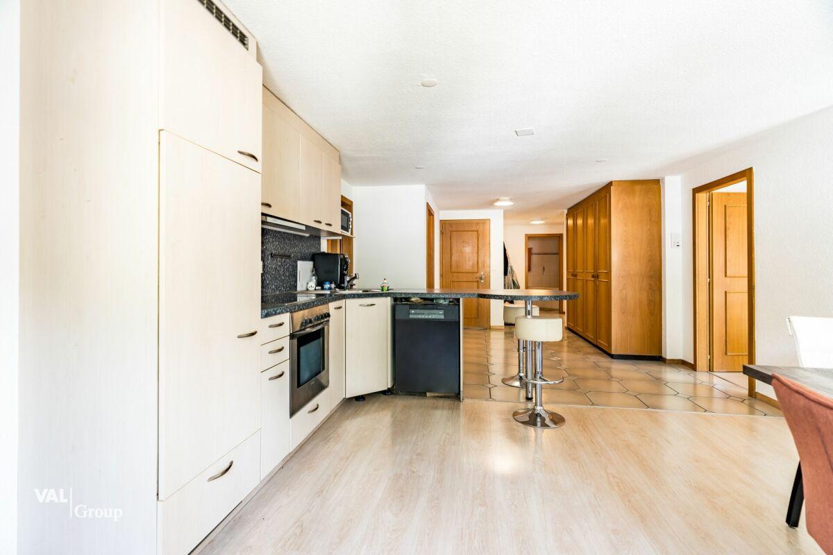 Appartement situé en plein centre-ville, doté de deux balcons et bénéficiant d'une belle luminosité