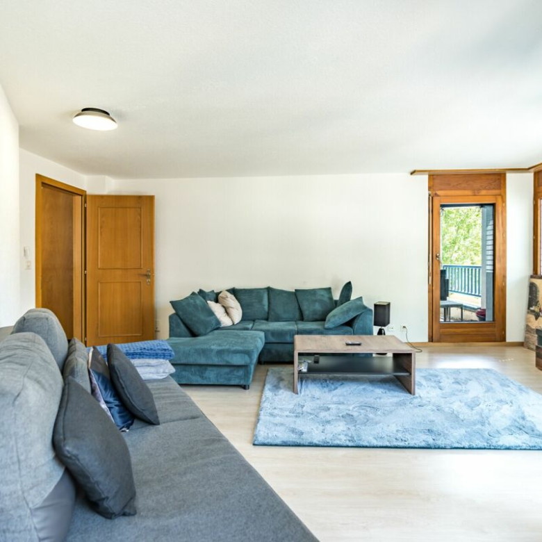 Appartement situé en plein centre-ville, doté de deux balcons et bénéficiant d'une belle luminosité