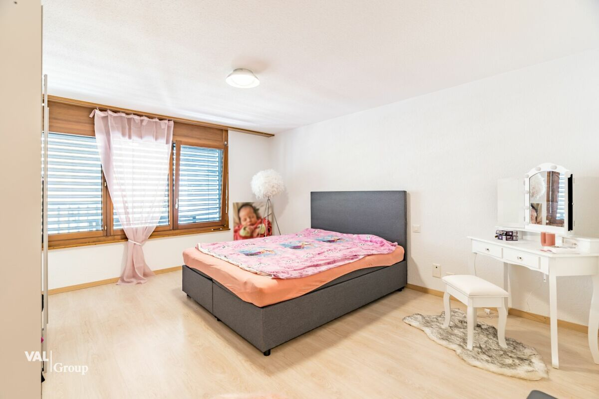 Appartement situé en plein centre-ville, doté de deux balcons et bénéficiant d'une belle luminosité