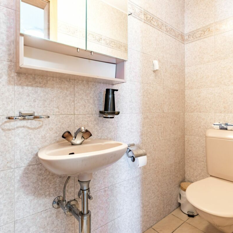 Appartement situé en plein centre-ville, doté de deux balcons et bénéficiant d'une belle luminosité