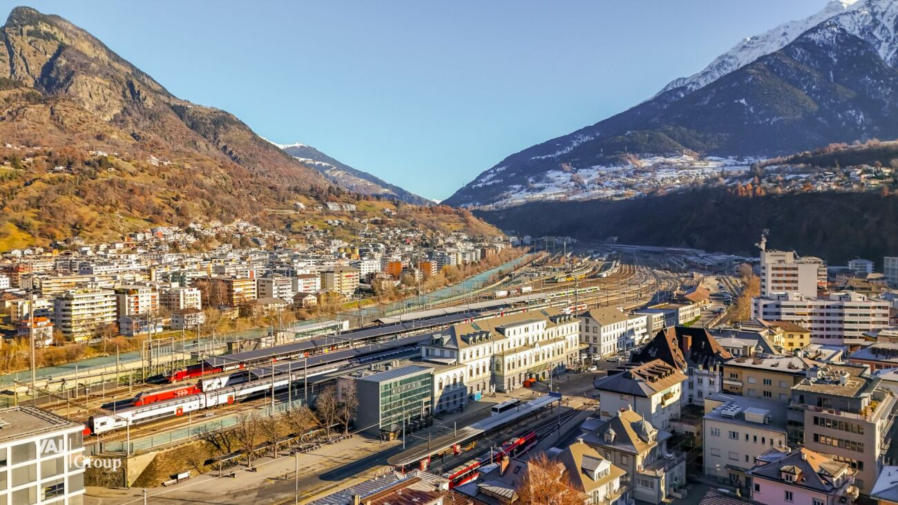Appartement situé en plein centre-ville, doté de deux balcons et bénéficiant d'une belle luminosité
