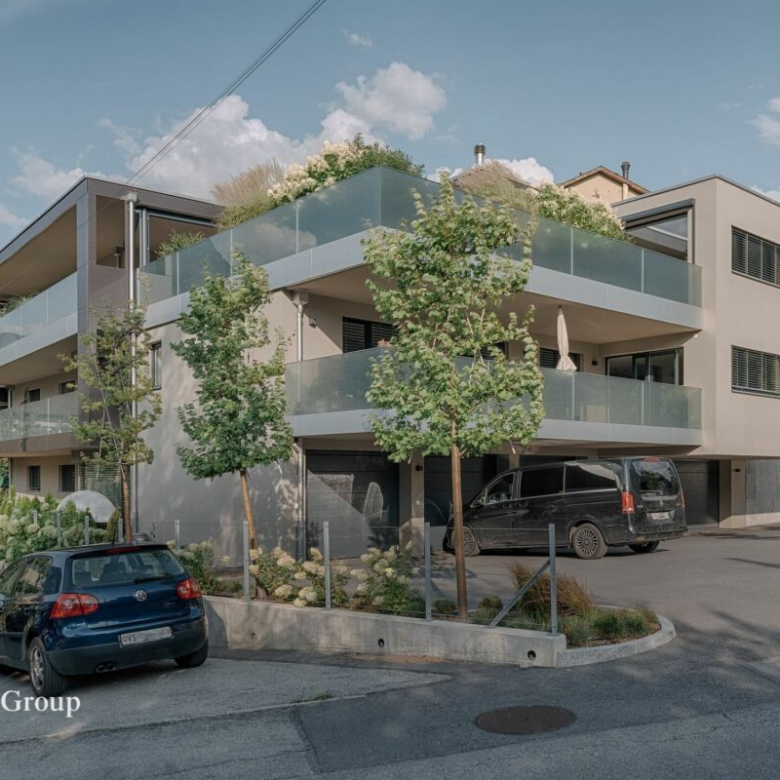 New 3.5-room apartment with large balcony in a villa comprising two units