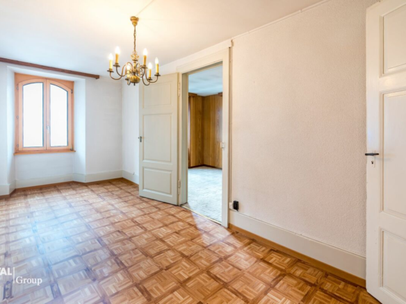 Wenn Nostalgie auf Potenzial trifft: eine geräumige 4,5-Zimmer-Wohnung voller Charme