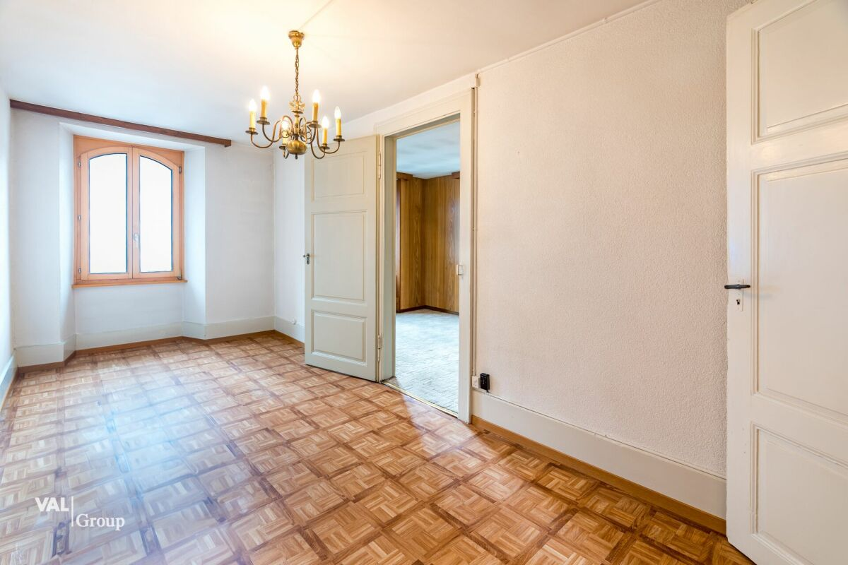 Wenn Nostalgie auf Potenzial trifft: eine geräumige 4,5-Zimmer-Wohnung voller Charme