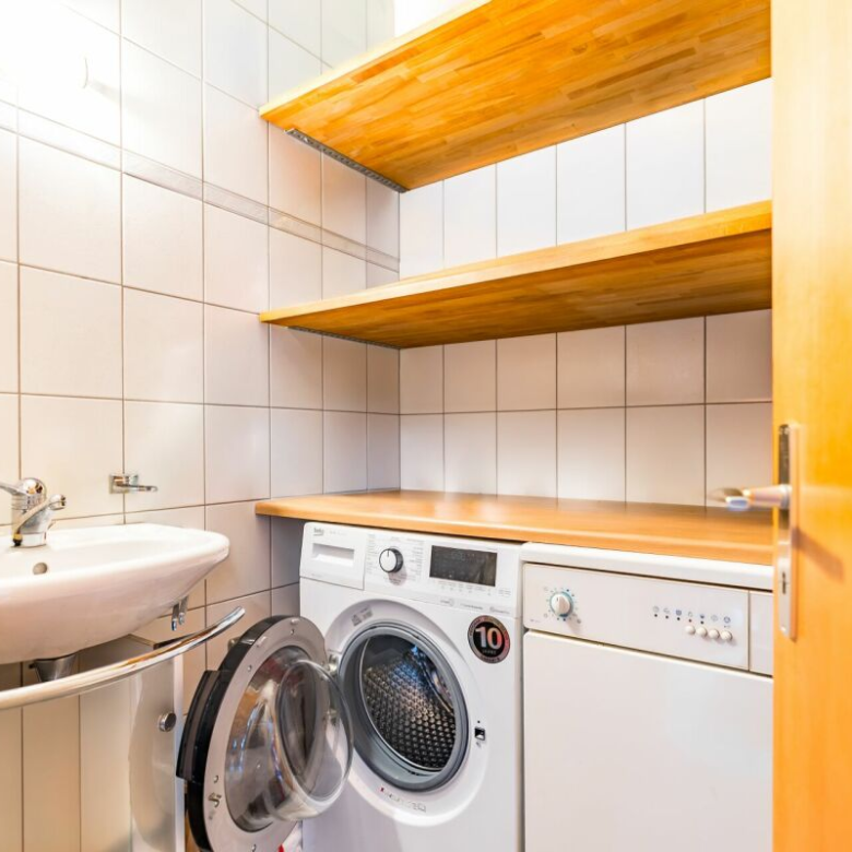 Ein grosszügiger Wohnbereich: eine Wohnung mit grosser Terrasse und wahrter Privatsphäre