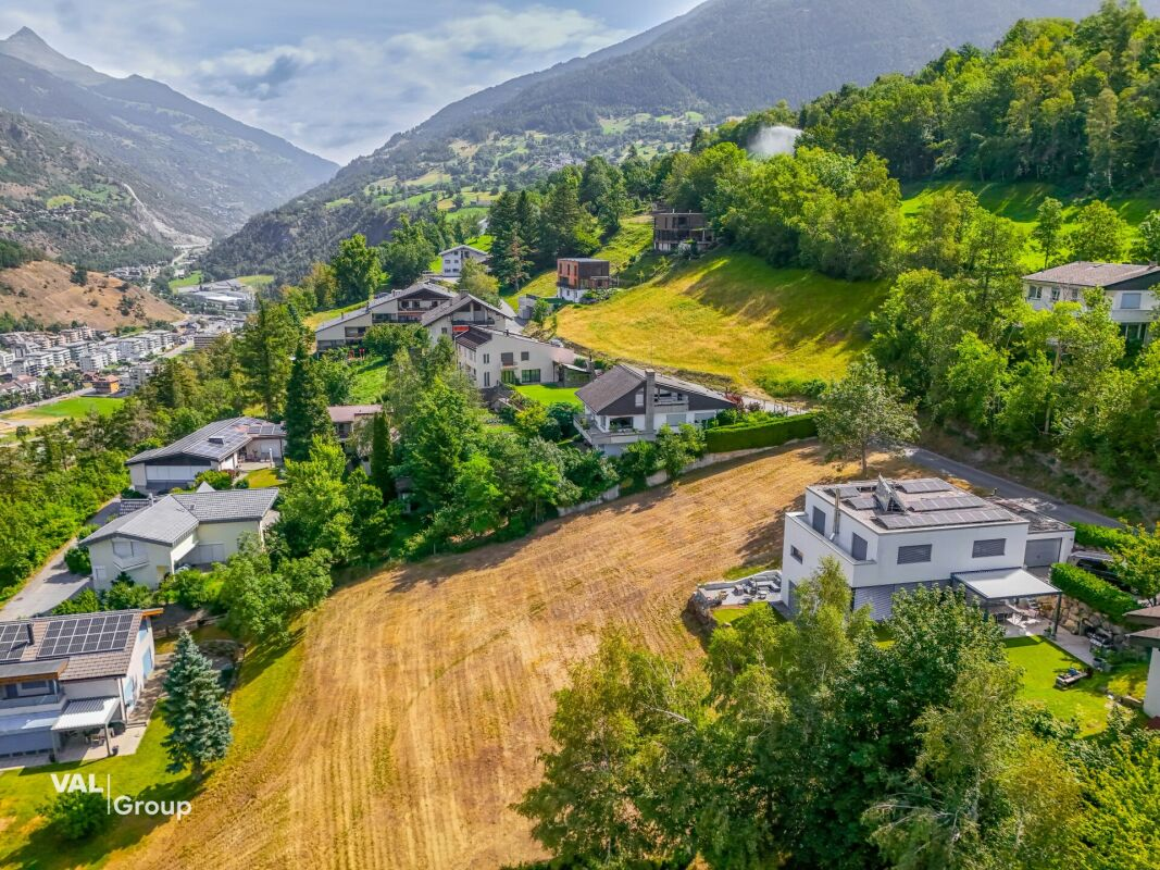 Ein grosszügiger Wohnbereich: eine Wohnung mit grosser Terrasse und wahrter Privatsphäre