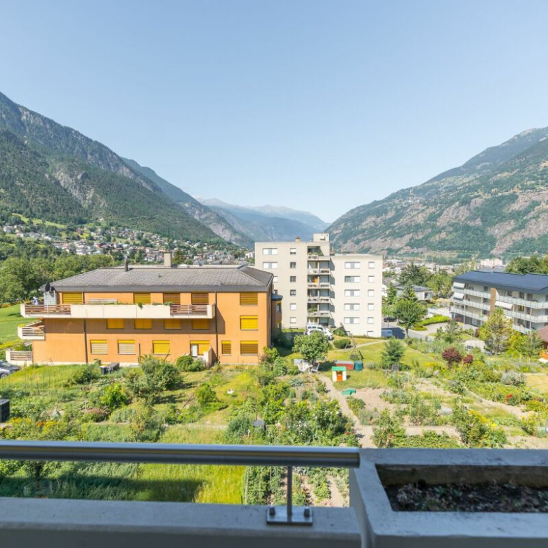 Helles Apartment mit Blick auf das Tal, in einem familienfreundlichen Viertel gelegen
