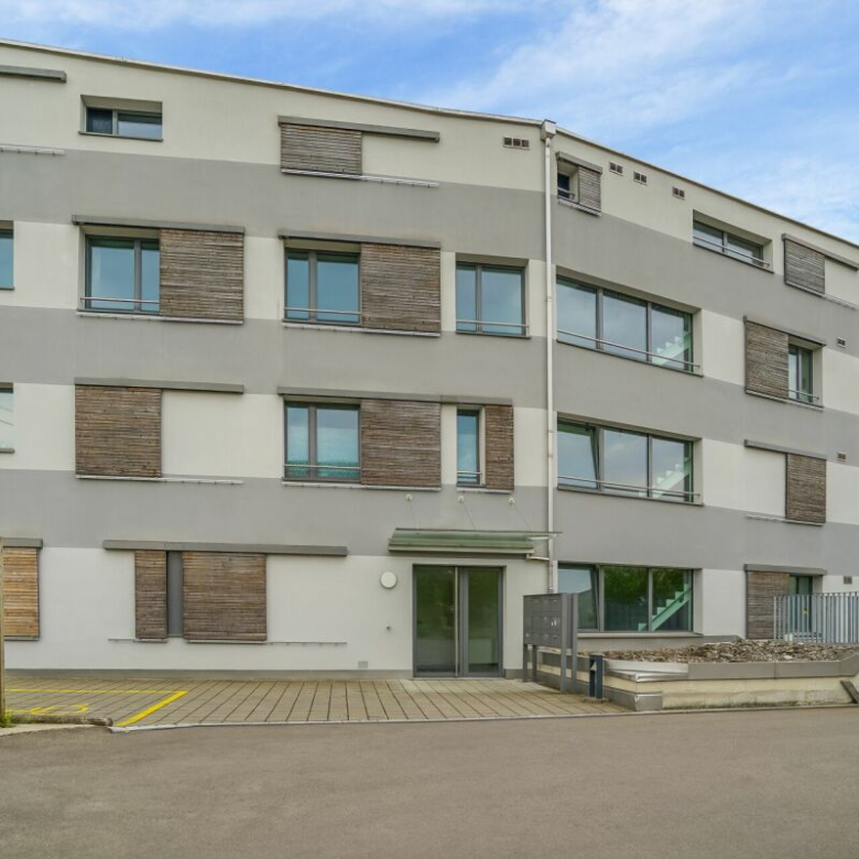 Lovely 2.5-room apartment with a large terrace, located in the heart of Bülach