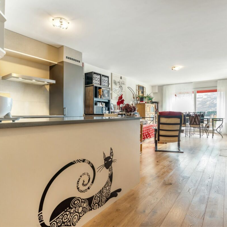 New and sunny apartment with large balcony in Grächen