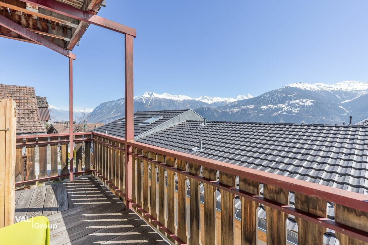 Sunny apartment with balcony and Alpine views