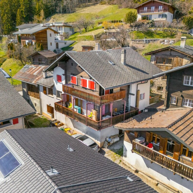 Appartement ensoleillé avec balcon et vue sur les Alpes