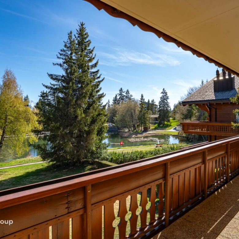 Alpine apartment with view of Étang Blanc in Crans-Montana