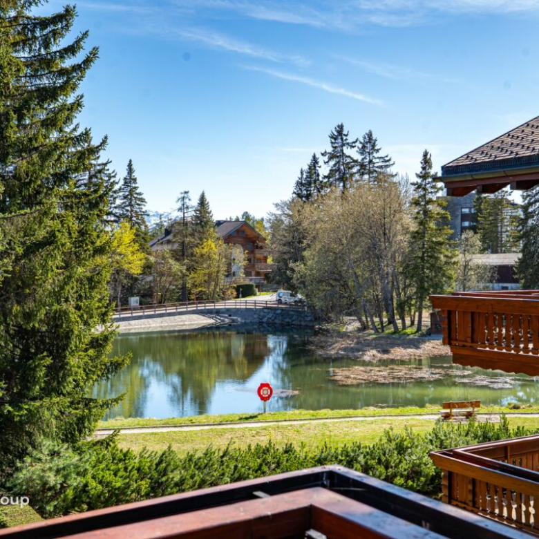 Alpine apartment with view of Étang Blanc in Crans-Montana