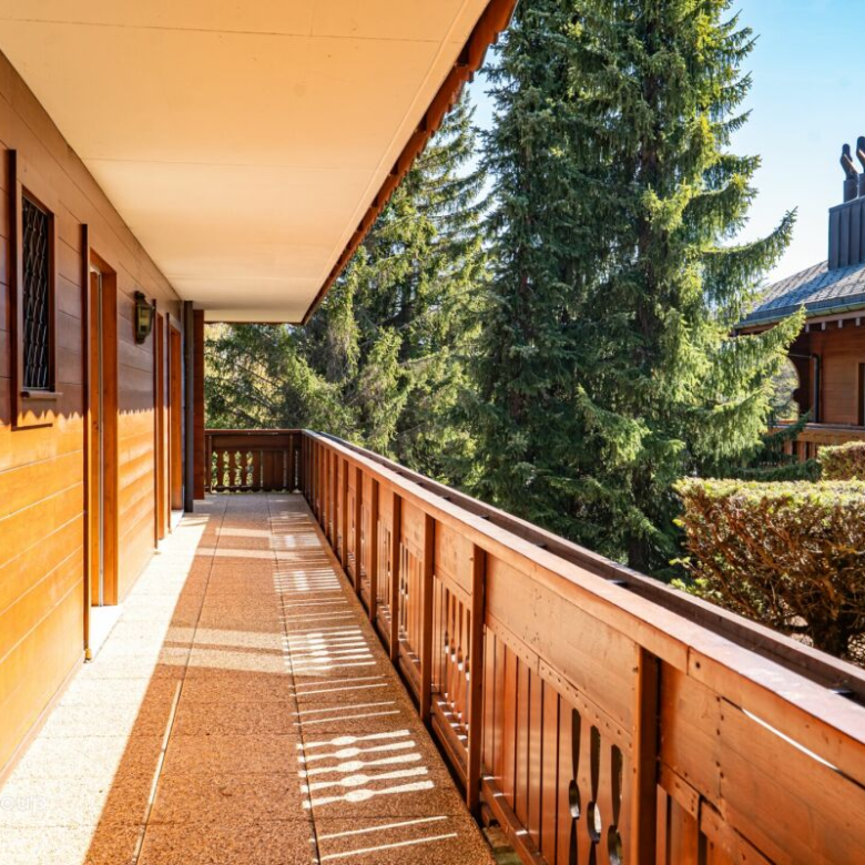 Alpine apartment with view of Étang Blanc in Crans-Montana