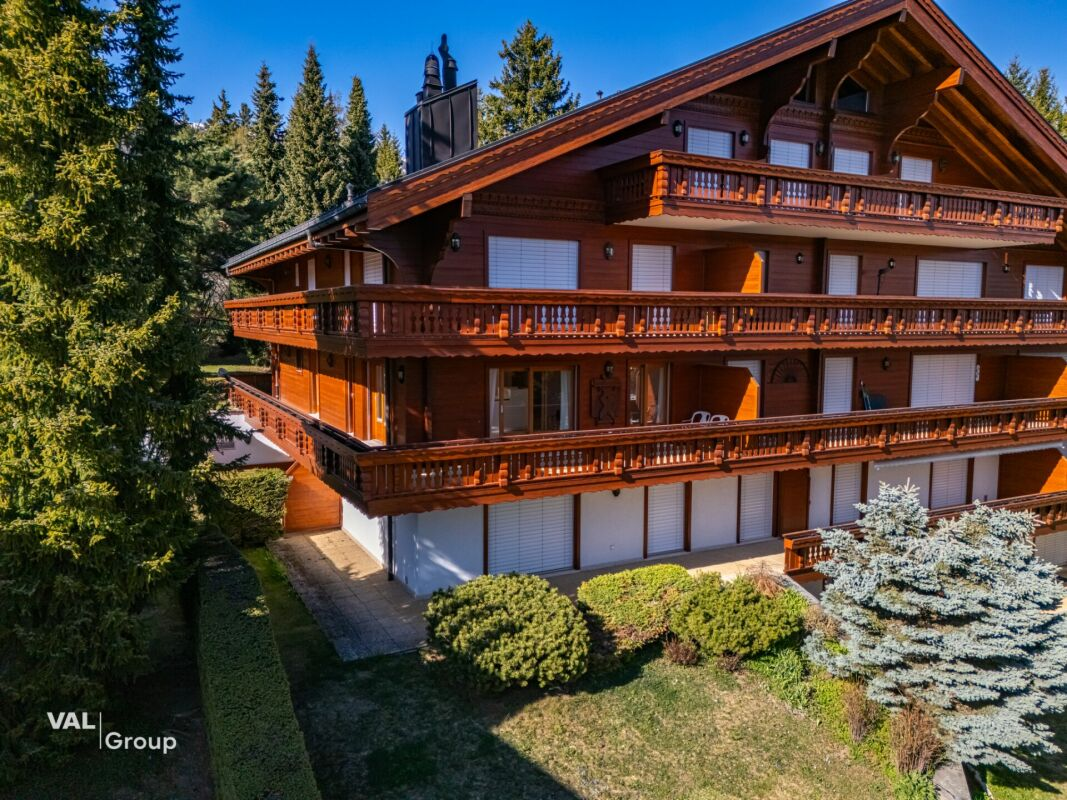 Alpine apartment with view of Étang Blanc in Crans-Montana