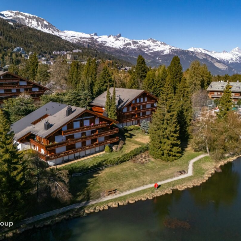 Alpine apartment with view of Étang Blanc in Crans-Montana
