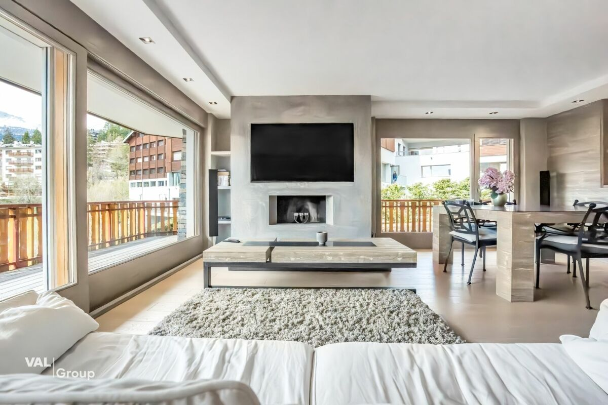 High-end amenities in this renovated apartment