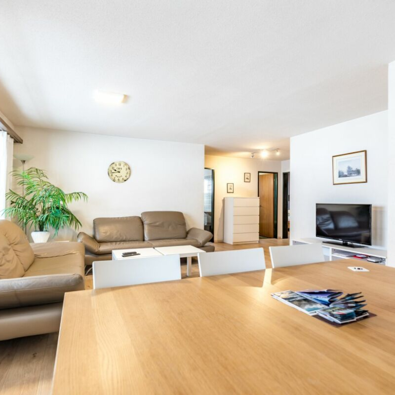 Spacious furnished 4.5-room apartment in Eischoll – sunny exposure with two balconies
