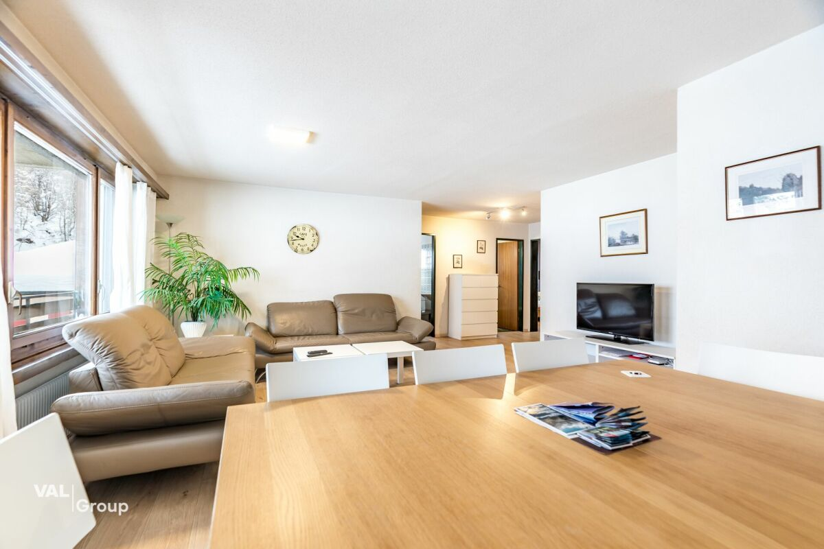 Spacious furnished 4.5-room apartment in Eischoll – sunny exposure with two balconies
