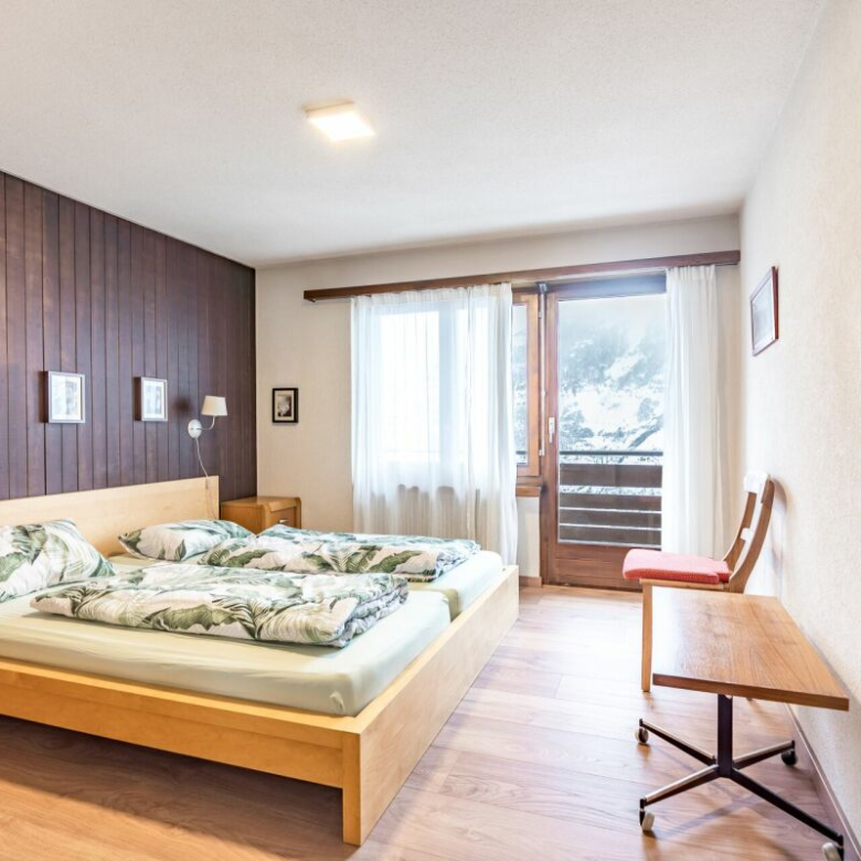 Spacious furnished 4.5-room apartment in Eischoll – sunny exposure with two balconies