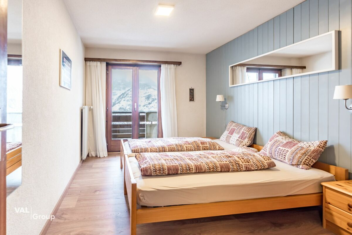 Spacious furnished 4.5-room apartment in Eischoll – sunny exposure with two balconies