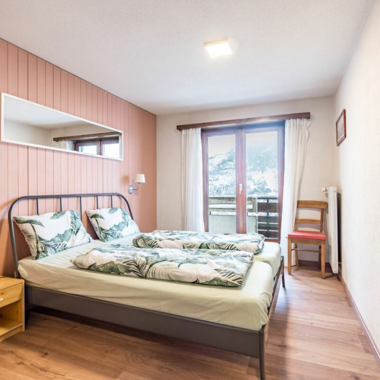 Spacious furnished 4.5-room apartment in Eischoll – sunny exposure with two balconies