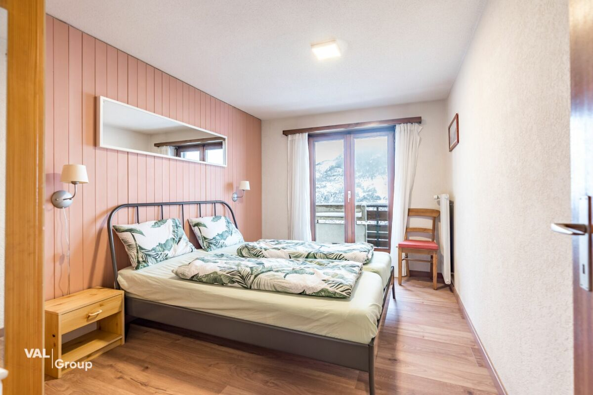 Spacious furnished 4.5-room apartment in Eischoll – sunny exposure with two balconies