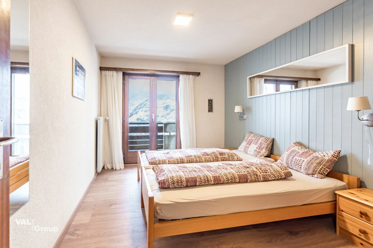 Spacious furnished 4.5-room apartment in Eischoll – sunny exposure with two balconies