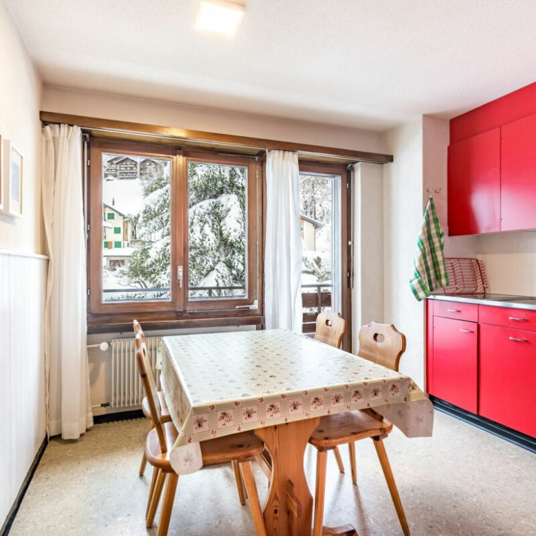 Spacious furnished 4.5-room apartment in Eischoll – sunny exposure with two balconies