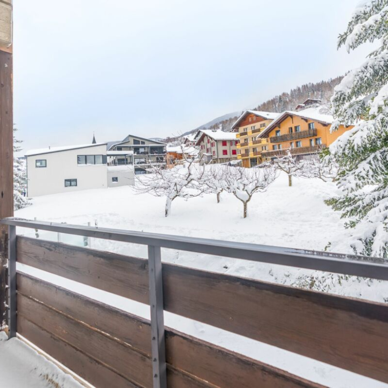 Spacious furnished 4.5-room apartment in Eischoll – sunny exposure with two balconies