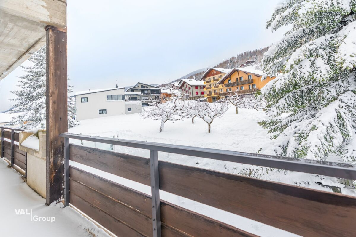 Spacious furnished 4.5-room apartment in Eischoll – sunny exposure with two balconies