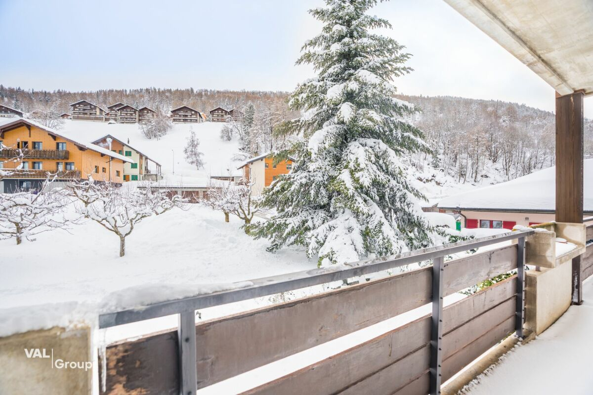 Spacious furnished 4.5-room apartment in Eischoll – sunny exposure with two balconies