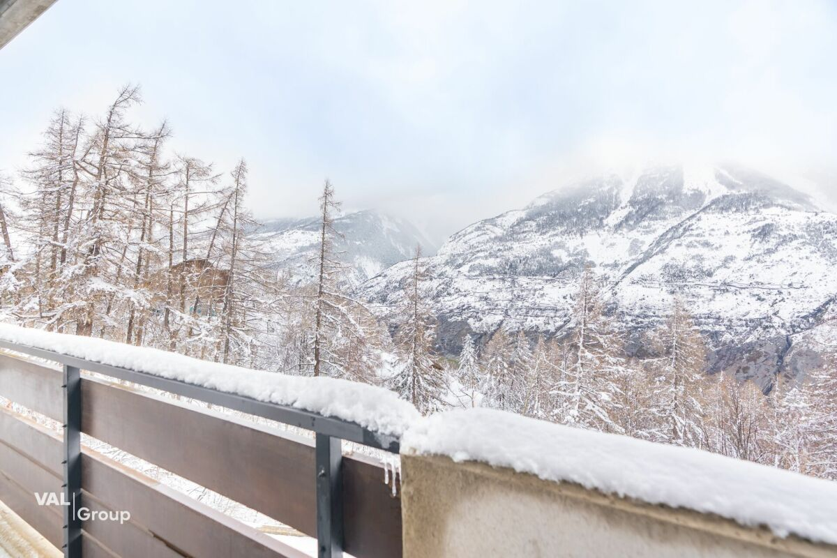 Spacious furnished 4.5-room apartment in Eischoll – sunny exposure with two balconies