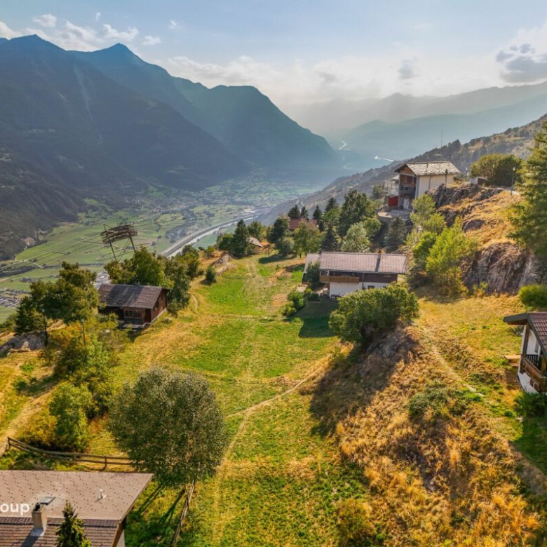 Jeizinen: Ein Ort zum Leben, wo Ruhe, Aussicht und Bergfeeling zusammenfliessen