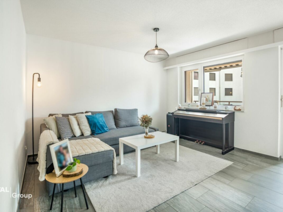 Charming apartment with balcony in the heart of Glis