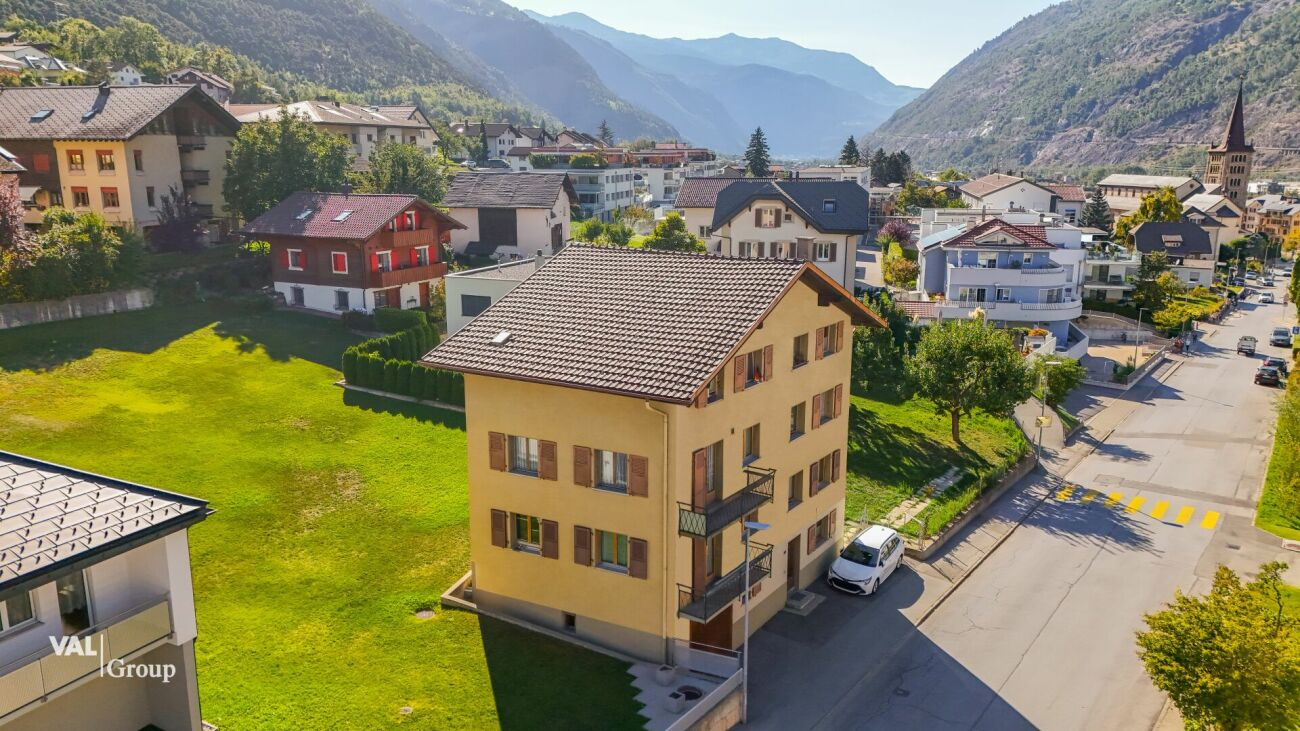 Located in the heart of town, carefully renovated: a characterful apartment