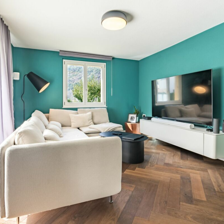 Located in the heart of town, carefully renovated: a characterful apartment