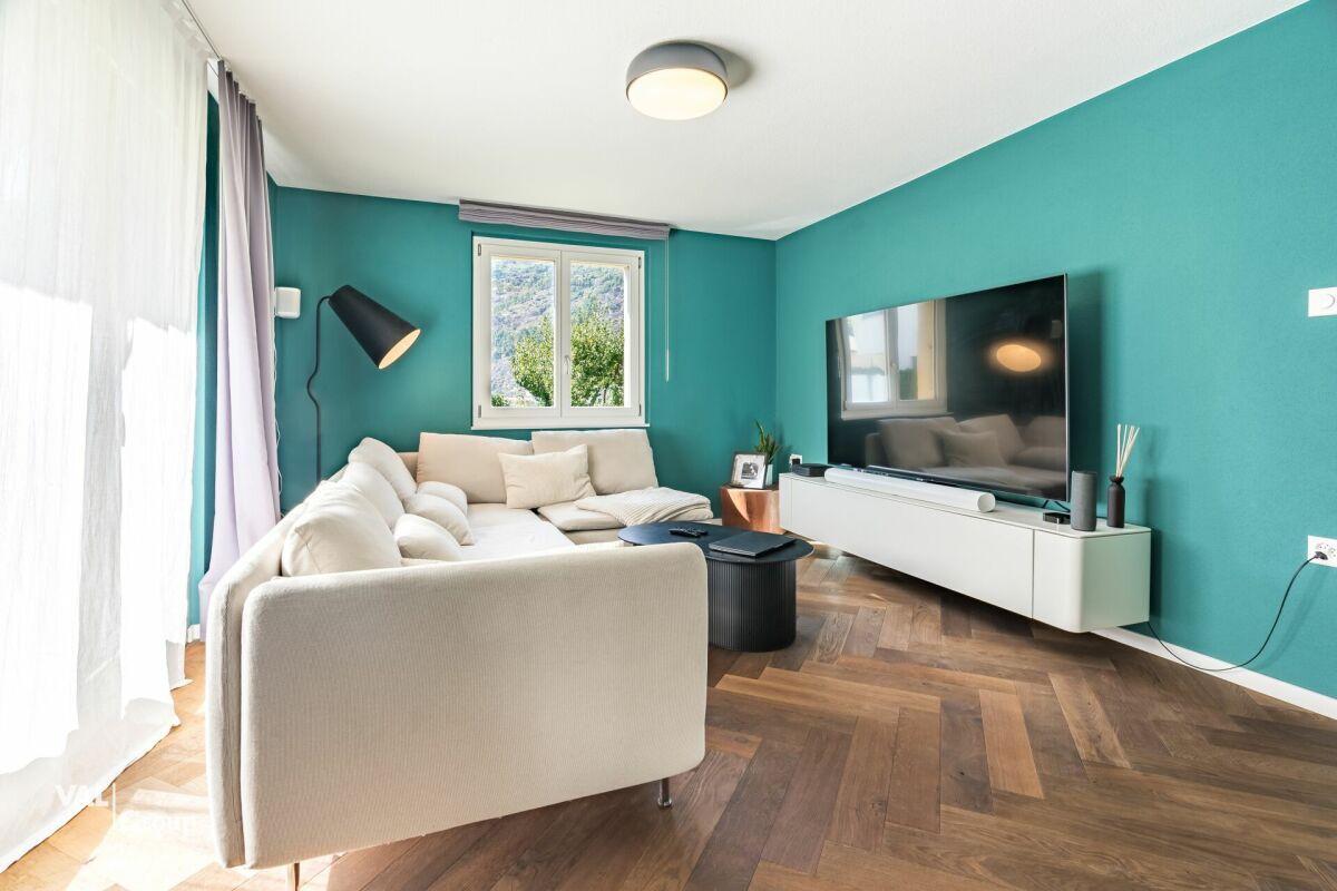 Located in the heart of town, carefully renovated: a characterful apartment