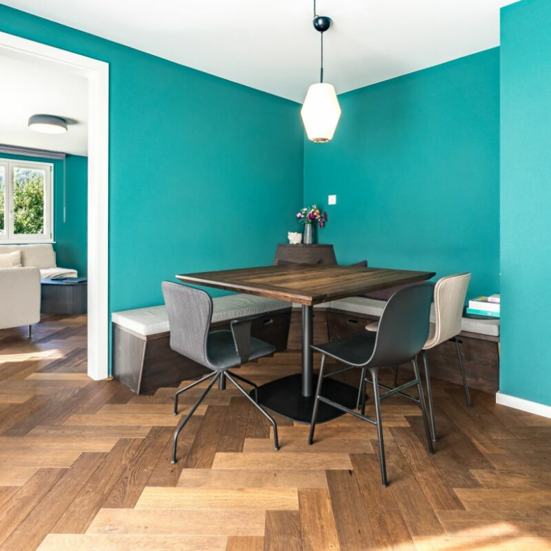 Located in the heart of town, carefully renovated: a characterful apartment