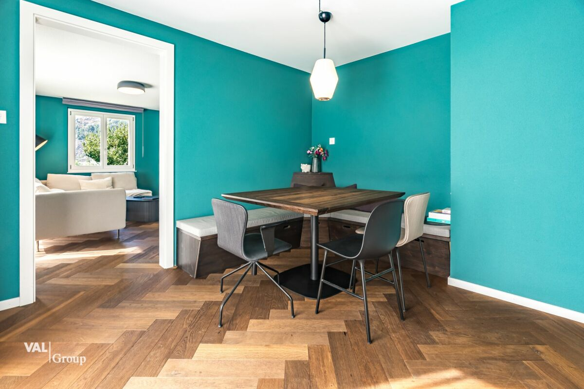 Located in the heart of town, carefully renovated: a characterful apartment