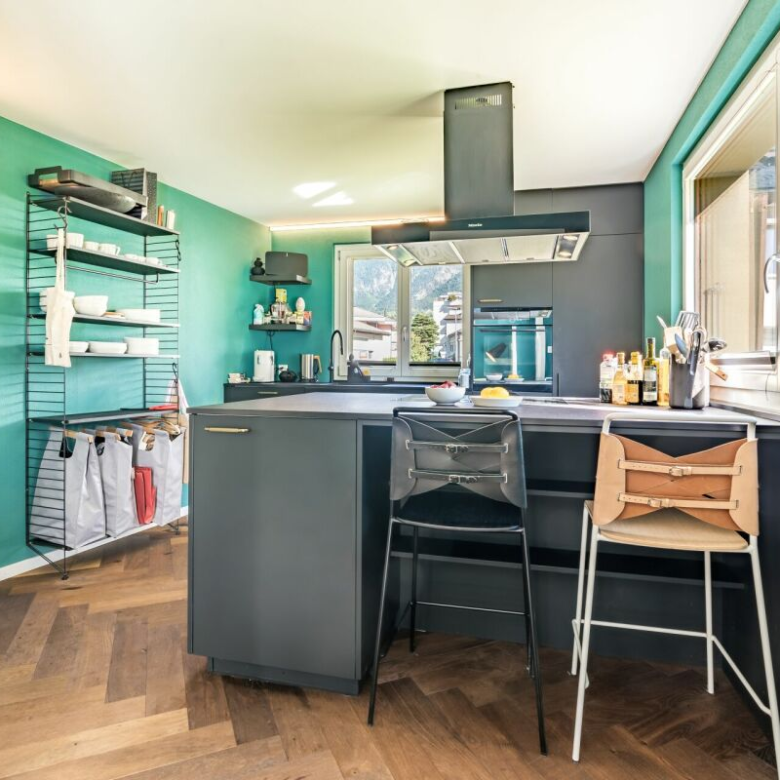 Located in the heart of town, carefully renovated: a characterful apartment